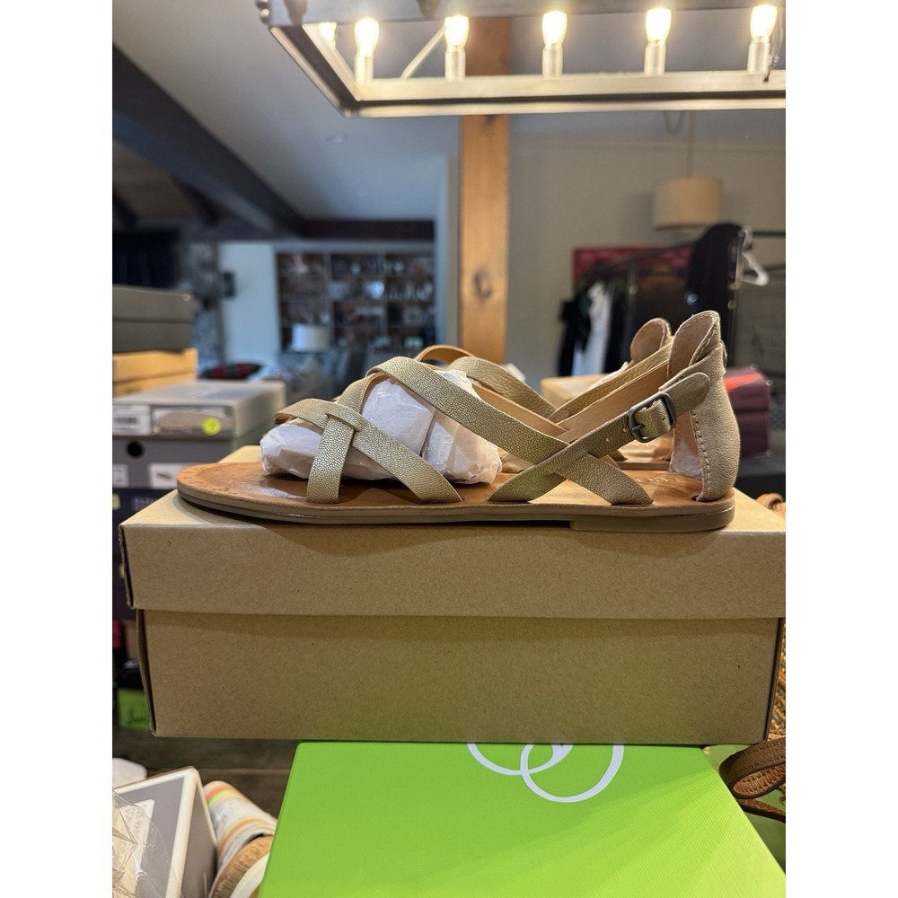 Lucky Brand Ainsley strappy sandals Travertine Size 9 Flat! - Picture 3 of 9